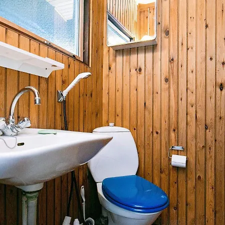 Two-bedroom Holiday In 11 *