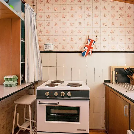 Two-bedroom Holiday In 11 *